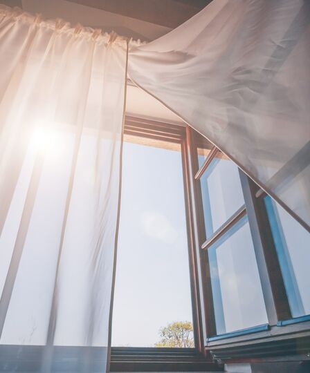 Fenêtre de toit : comment éviter la surchauffe en été ?